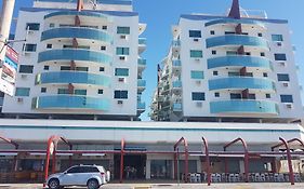 Vista mar, hidro gigante e churrasqueira, pe na areia, ao lado hotel malibu